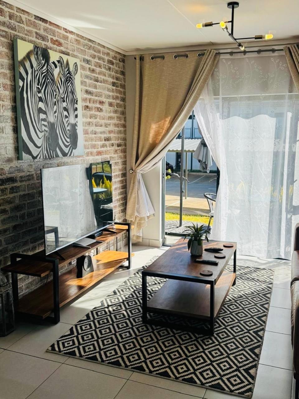 Lakhe Lethu Apartment: Valley Estate Apartment Mbombela