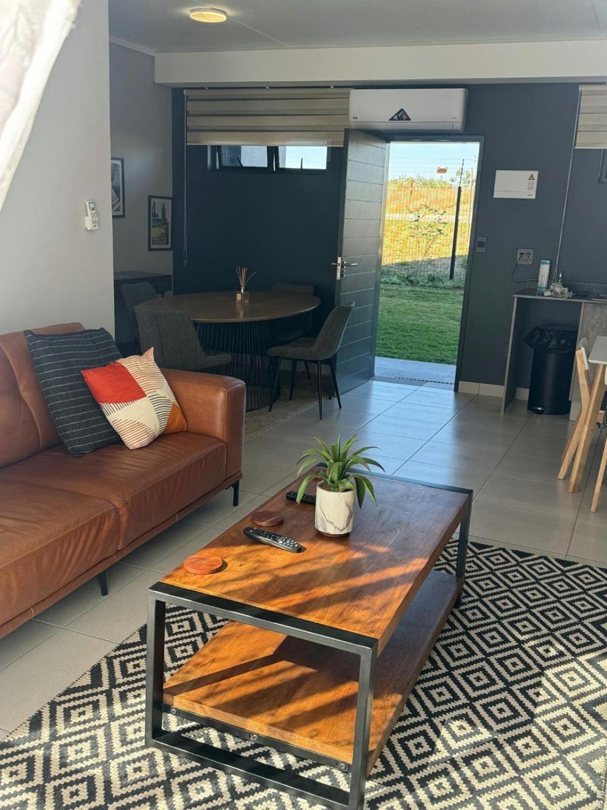 Lakhe Lethu Apartment: Valley Estate Apartment Mbombela